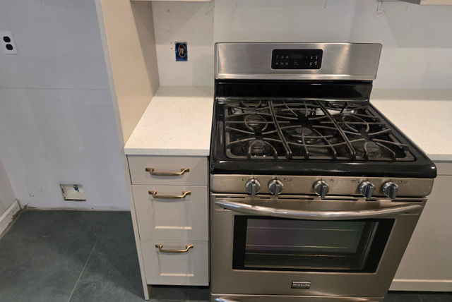 Quartz Countertop With Sink 437-522-8447 - Photo 8