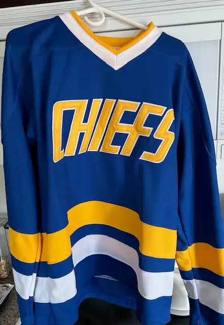 Hanson Brothers Autographed Jersey/2-8' x 10' pictures