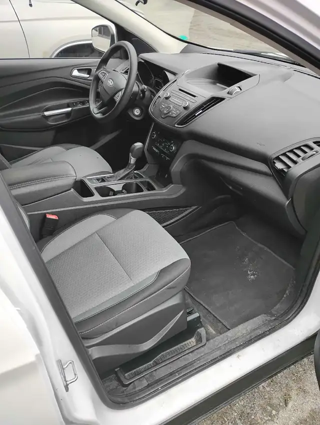 2017 Ford Escape XLT - Photo 3