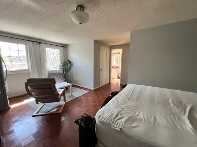 Master bedroom for rent next to Square One - Photo 3
