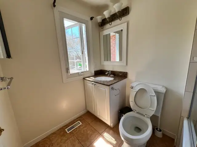 Master bedroom for rent next to Square One - Photo 6