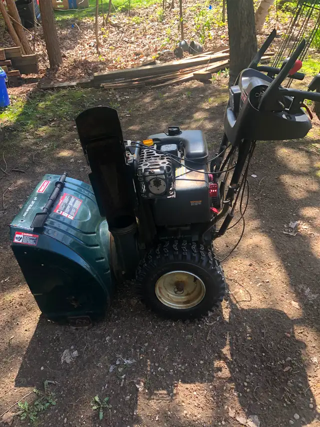 Craftsman snowblower 8 hp., 24"