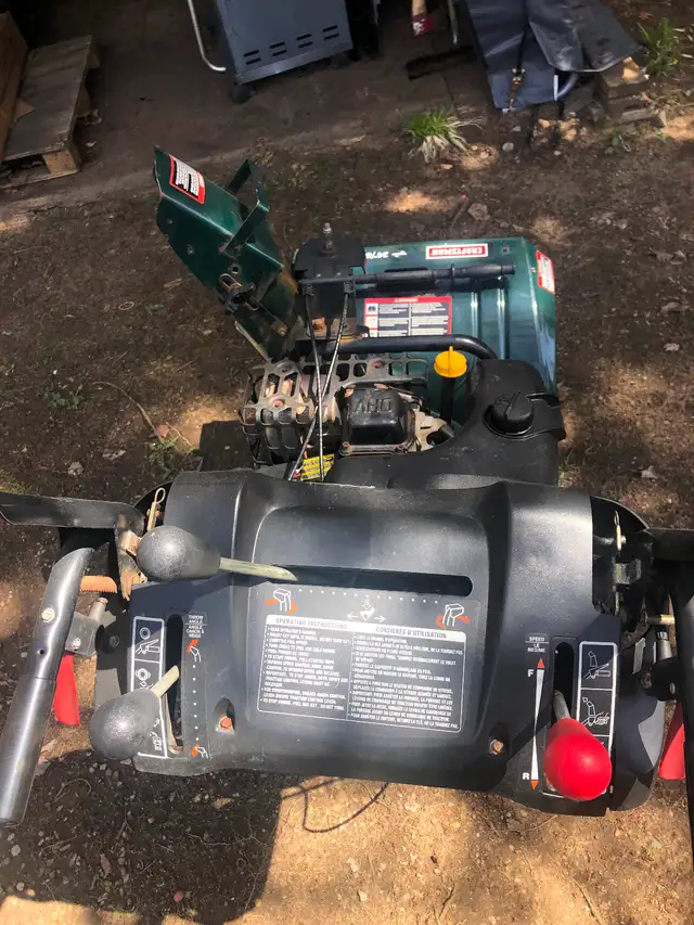 Craftsman snowblower 8 hp., 24" - Photo 2