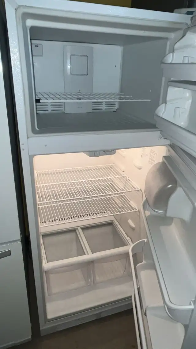 Frigidaire 28" Like New Condition Refrigerator - Photo 3