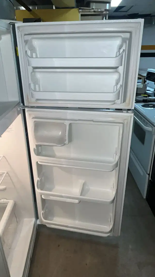 Frigidaire 28" Like New Condition Refrigerator - Photo 4