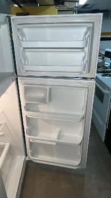 Frigidaire 28" Like New Condition Refrigerator - Photo 4