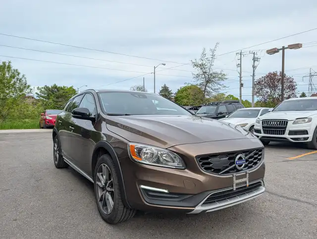 2017 Volvo V60 Cross Country Premier • Dealer Serviced