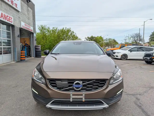 2017 Volvo V60 Cross Country Premier • Dealer Serviced - Photo 2