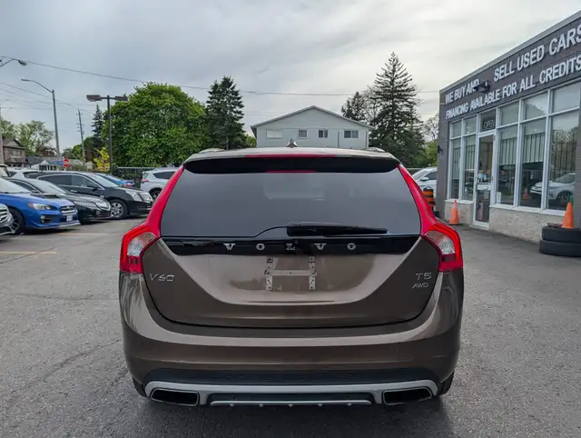 2017 Volvo V60 Cross Country Premier • Dealer Serviced - Photo 6
