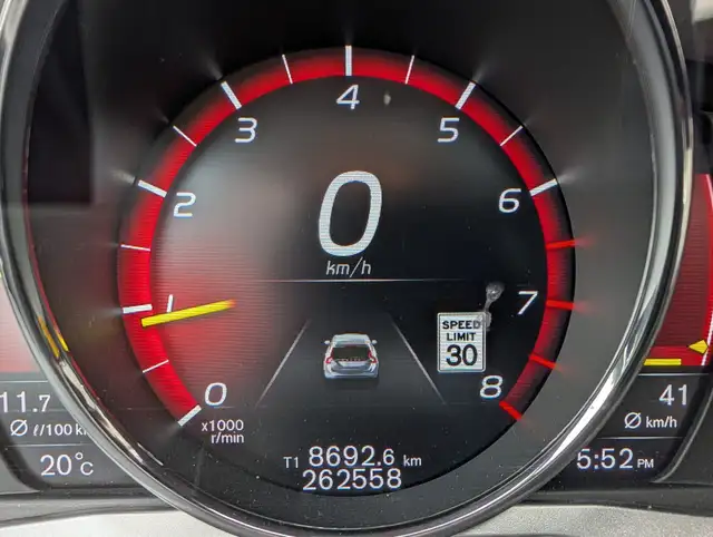 2017 Volvo V60 Cross Country Premier • Dealer Serviced - Photo 13