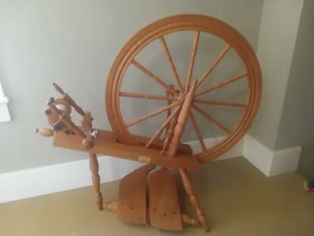 Spinning Wheel - Excellent Condition!