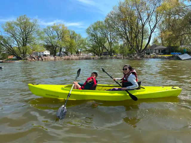Cheapest kayak in Toronto– Only $25 (Lake Simcoe) - Photo 3