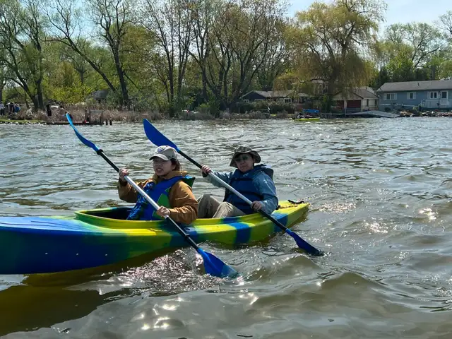 Cheapest kayak in Toronto– Only $25 (Lake Simcoe) - Photo 5