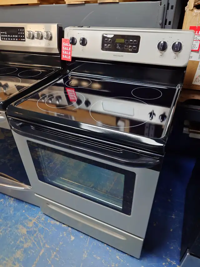 Frigidaire '30' Stainless Steel Freestanding Electric Range - Photo 2