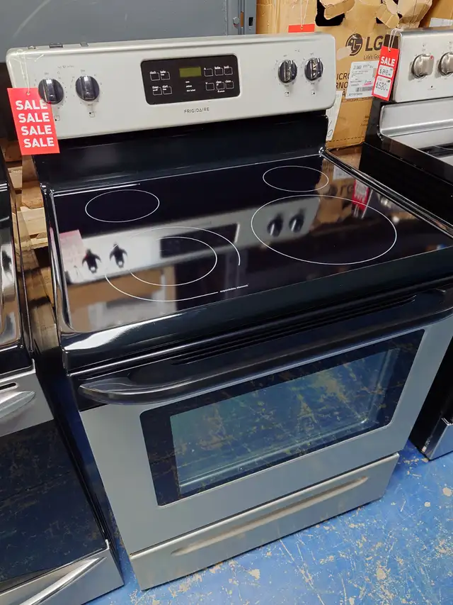 Frigidaire '30' Stainless Steel Freestanding Electric Range - Photo 3
