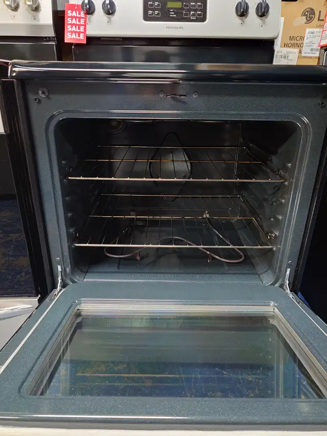 Frigidaire '30' Stainless Steel Freestanding Electric Range - Photo 6