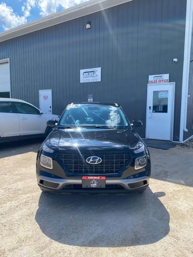 2021 Hyundai Venue Essential - Photo 3