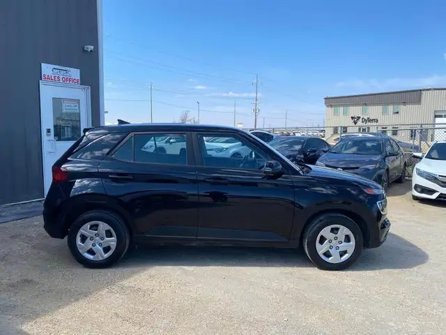 2021 Hyundai Venue Essential - Photo 4