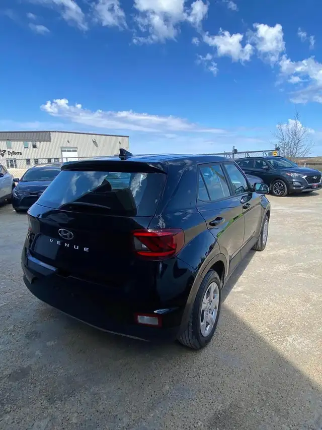 2021 Hyundai Venue Essential - Photo 6