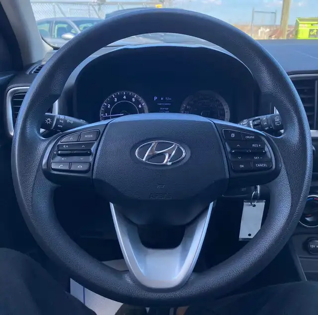 2021 Hyundai Venue Essential - Photo 11