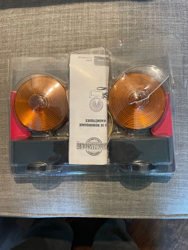 TOW LIGHTS-MAGNETIC - Photo 2
