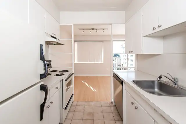 Hollyhill Towers - 1 Bedroom available at 1665 Duchess Ave, West - Photo 4