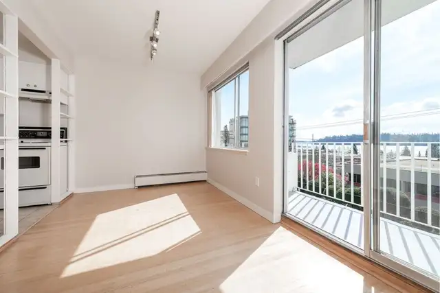 Hollyhill Towers - 1 Bedroom available at 1665 Duchess Ave, West - Photo 10