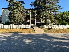 Fantastic Location - 2 Bed, 1 Bath 2nd Floor Unit