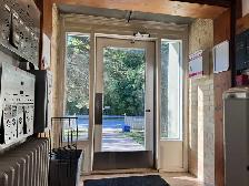Fantastic Location - 2 Bed, 1 Bath 2nd Floor Unit - Photo 2