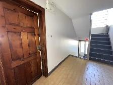 Fantastic Location - 2 Bed, 1 Bath 2nd Floor Unit - Photo 3