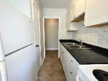 Fantastic Location - 2 Bed, 1 Bath 2nd Floor Unit - Photo 6
