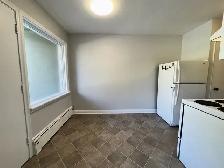 Fantastic Location - 2 Bed, 1 Bath 2nd Floor Unit - Photo 8