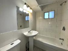 Fantastic Location - 2 Bed, 1 Bath 2nd Floor Unit - Photo 14