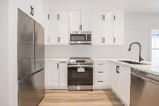 44 Hatter Ave, Welland - All Inclusive 2 Bedroom Main Unit - Photo 3
