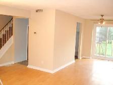 Lovely 3 bed, 1 bath townhome located in Orillia - Photo 2