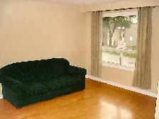 Lovely 3 bed, 1 bath townhome located in Orillia - Photo 3