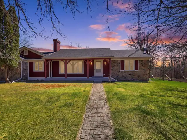 4 Bedroom House on 160 Acres of Private Paradise