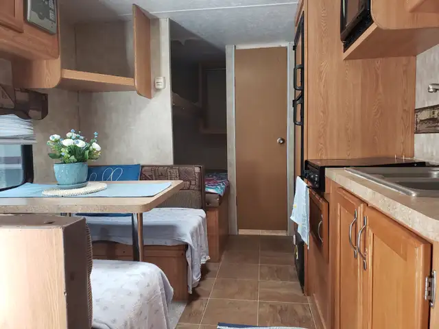 2008 Cherokee Grey Wolf RV - Photo 2