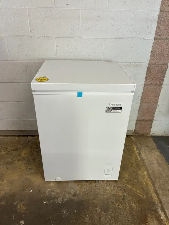 Chest Freezer Small - 90-day warranty - Credit Cards accepted