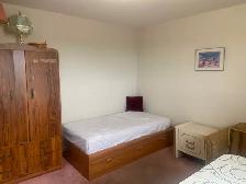 Room for Rent in House - No parking - Photo 3
