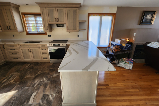 White Countertop With Stylish Golden Blackish Veins 437-522-8447 - Photo 6