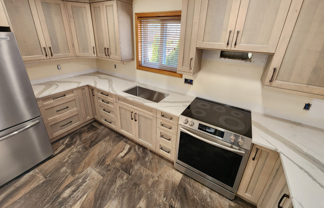 White Countertop With Stylish Golden Blackish Veins 437-522-8447 - Photo 7