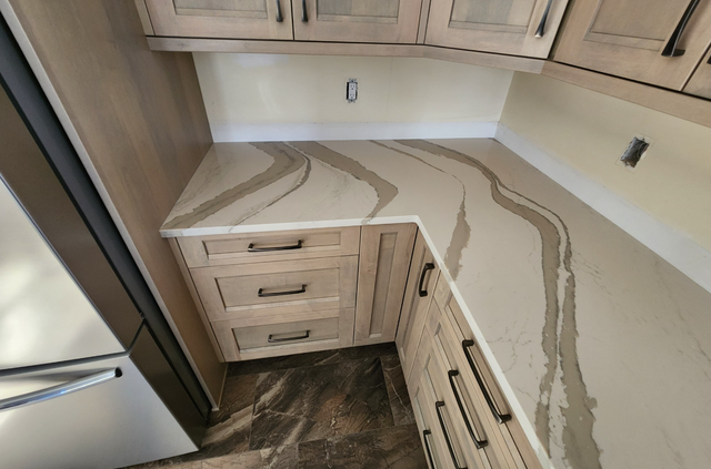 White Countertop With Stylish Golden Blackish Veins 437-522-8447 - Photo 9