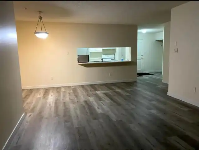 $1750 ONLY - Beautiful 2 bed/2 bath condo in West Edmonton - Photo 2