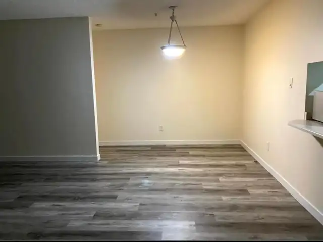 $1750 ONLY - Beautiful 2 bed/2 bath condo in West Edmonton - Photo 4