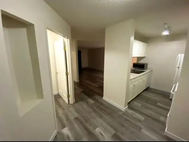 $1750 ONLY - Beautiful 2 bed/2 bath condo in West Edmonton - Photo 5