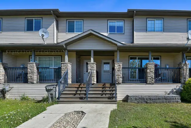 3 Bed 2.5 Bath Townhouse in Pinnacle Ridge Available July 2nd!
