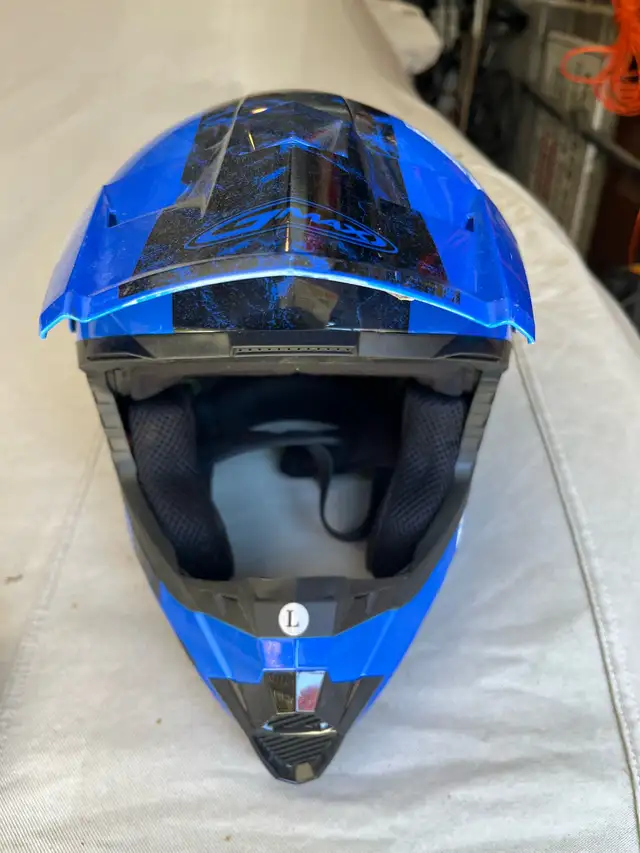 DIRT BIKE HELMUTS