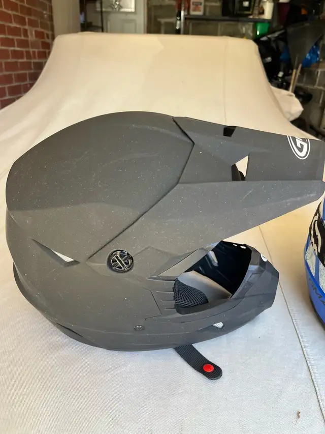 DOT APPROVED HELMETS - Photo 8
