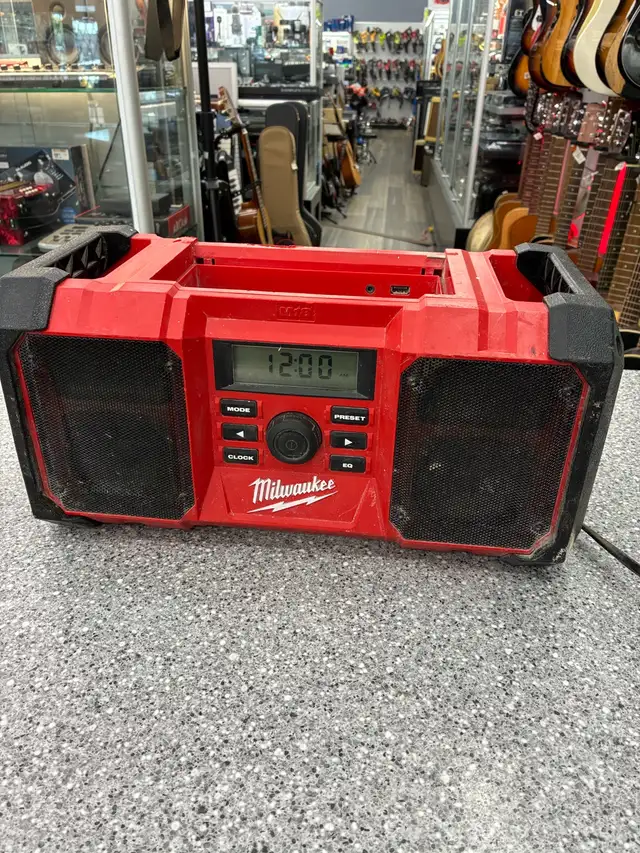 Milwaukee 2890 Jobsite Radio